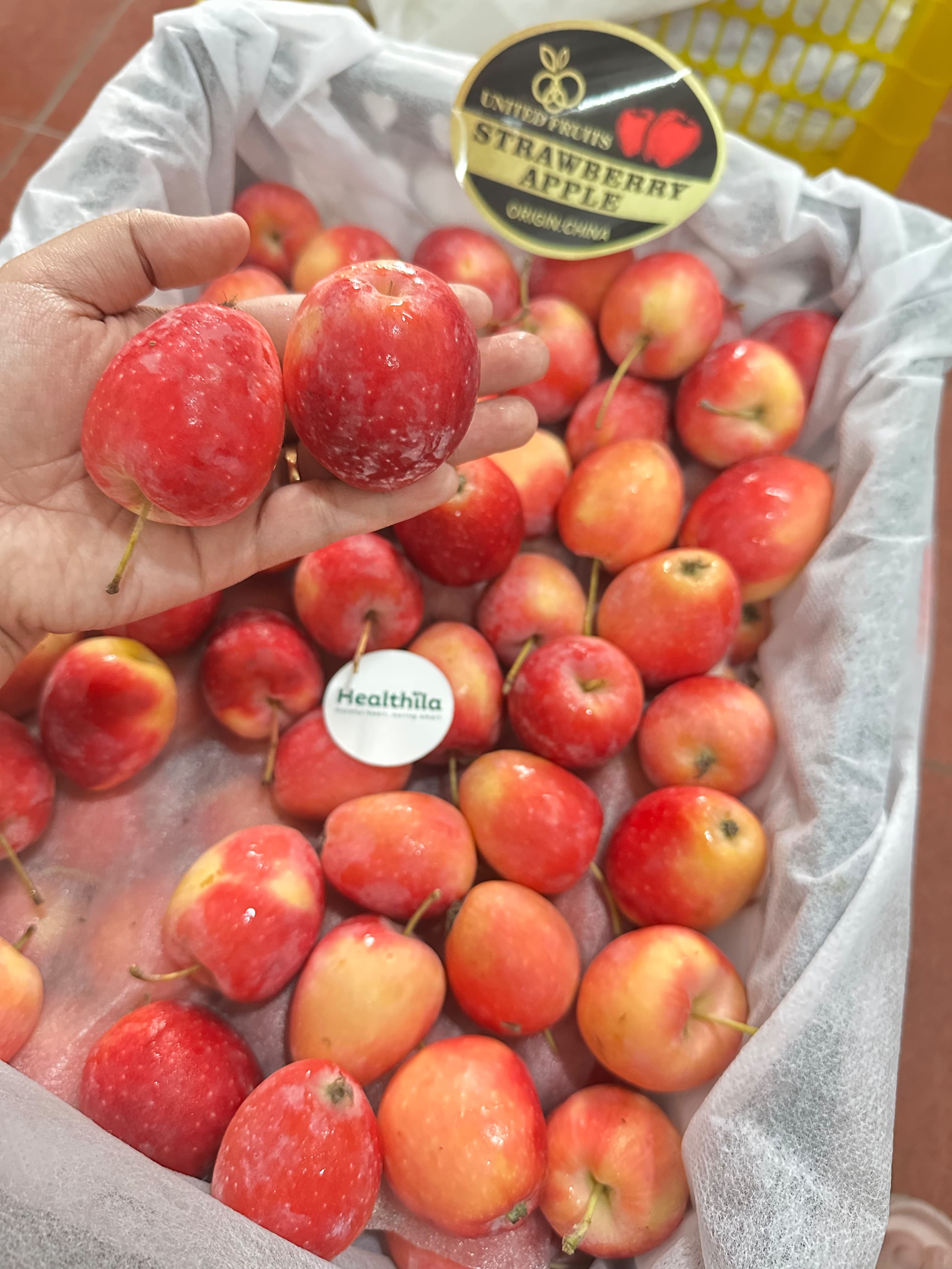 Strawberry Apple - United
